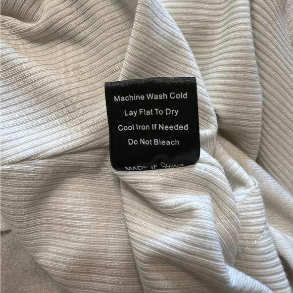 NWOT POL Gray/Beige Floral Flowy Criss Cross Tank Top - Picture 6 of 6